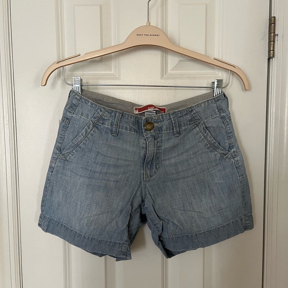 GAP Classic Women's Denim Shorts Mid Rise Light Wash